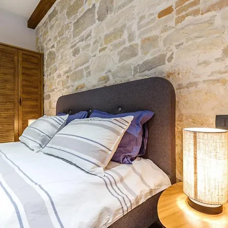 The 3 Figs 3* פורץ